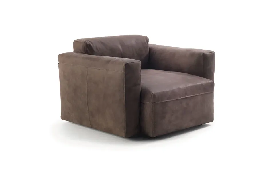 כורסה Cooper Soft Junior של Frigerio בנפחים רכים ונמוכים