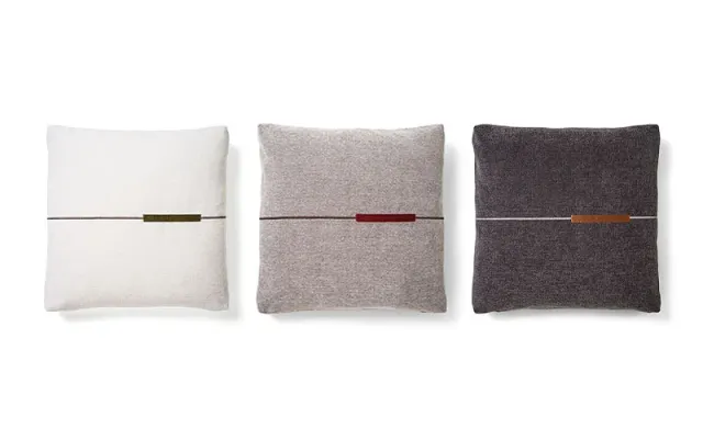 כרית נוי רקומה Unique Collection R20-R21 של Frigerio