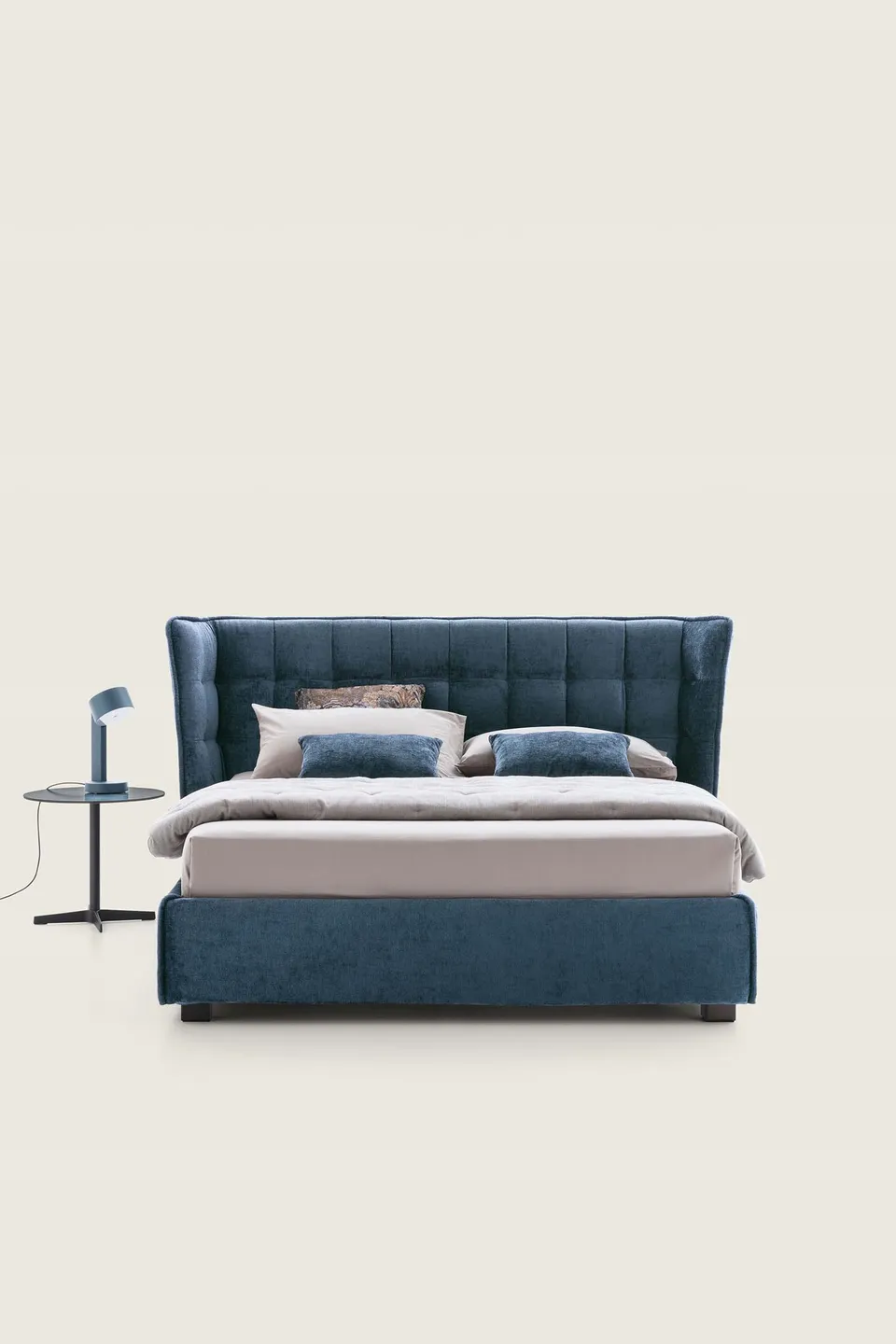 מיטה מרופדת עם כנפיים Aspen של LeComfort — תמונה 3