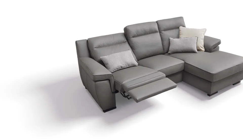 ספה פינתית עם ריקליינר חשמלי Hollis של LeComfort — תמונה 4