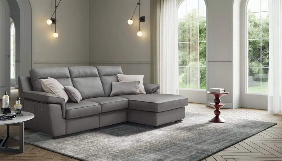 ספה פינתית עם ריקליינר חשמלי Hollis של LeComfort