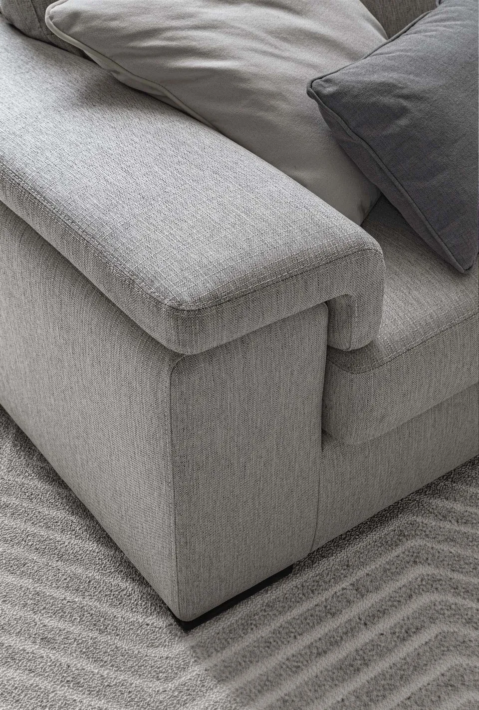 ספה פינתית עם ריקליינר חשמלי Jaro של LeComfort — תמונה 6