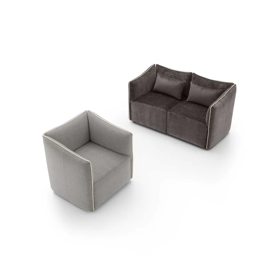 ספה זוגית Kubik Loveseat של LeComfort באפור כהה עם קנט מנוגד