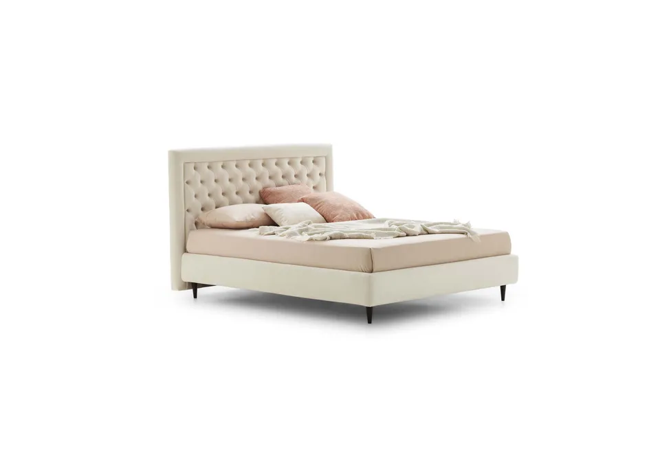מיטה מרופדת Monet של LeComfort עם ראש מיטה מרובע בקפיטונה בגוון שמנת