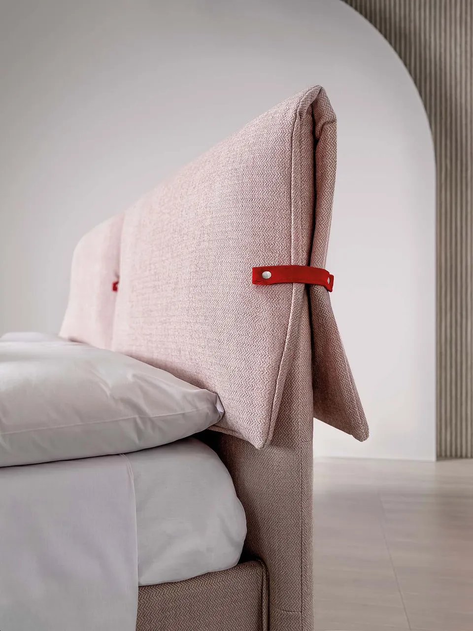 מיטה מרופדת Primrose של LeComfort — תמונה 4