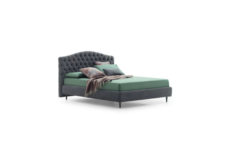 מיטה מרופדת Renoir של LeComfort עם ראש מיטה גבוה בקפיטונה