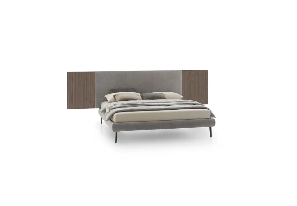 מיטה Wall של LeComfort עם ראש מיטה רחב ומדפים משולבים
