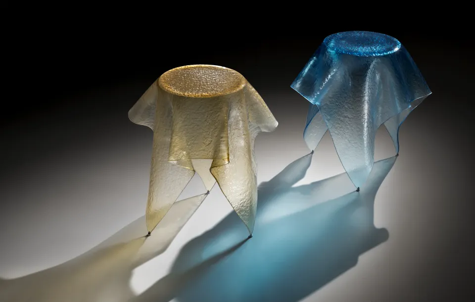 שולחן צד FOULARD 60 ACQUA של Reflex Angelo מזכוכית Acqua מכופפת