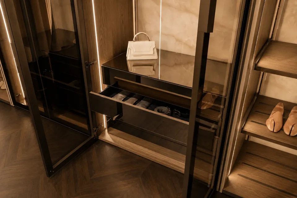 חדר ארונות פתוח Wally Open Walk-In Closet של Reflex Angelo — תמונה 5
