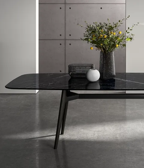 שולחן אוכל בצורה אורגנית Lewood Shaped 01 של Sovet Italia — תמונה 4