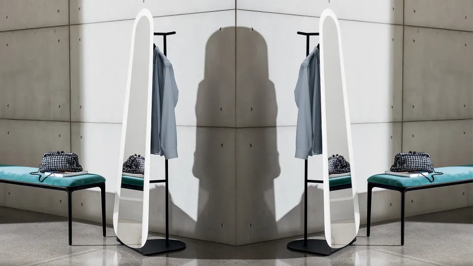 מראה עומדת Clessidra Free Standing של Sovet עם מסגרת מתכת שחורה