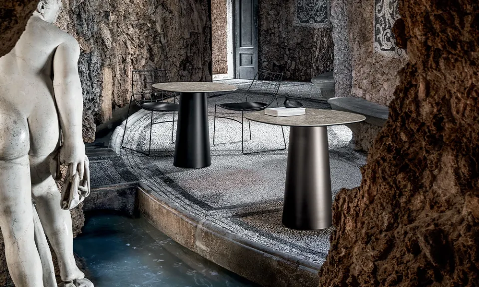 שולחן בר לחוץ Totem Bar Outdoor של Sovet עם משטח קרמיקה