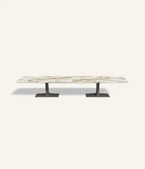 שולחן אוכל ענק Palace Maxi של Sovet Italia