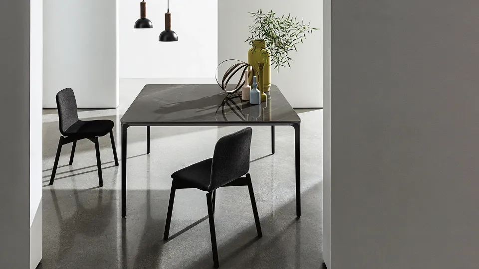 שולחן אוכל מרובע Slim Square של Sovet