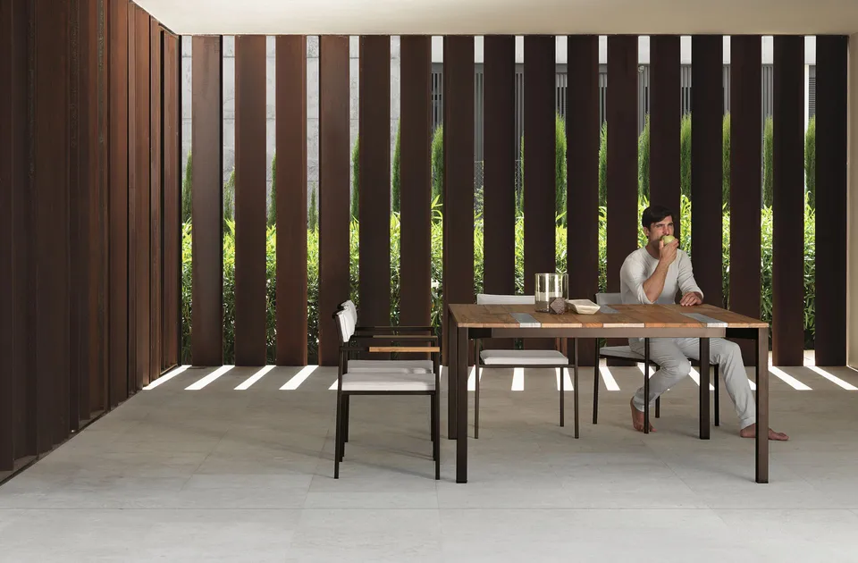 שולחן אוכל מרובע Casilda 150×150 של Talenti — תמונה 4