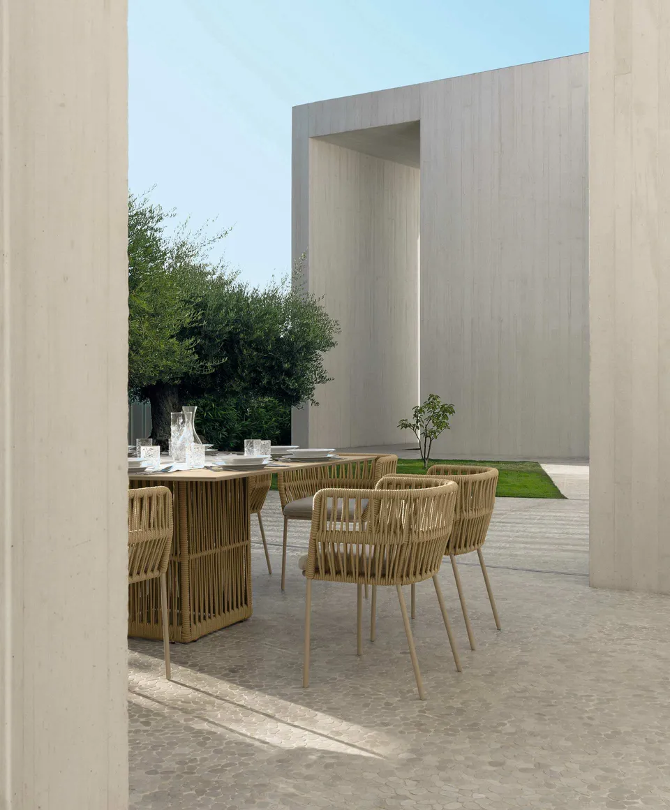 שולחן אוכל מרובע Cliff Square של Talenti — תמונה 3