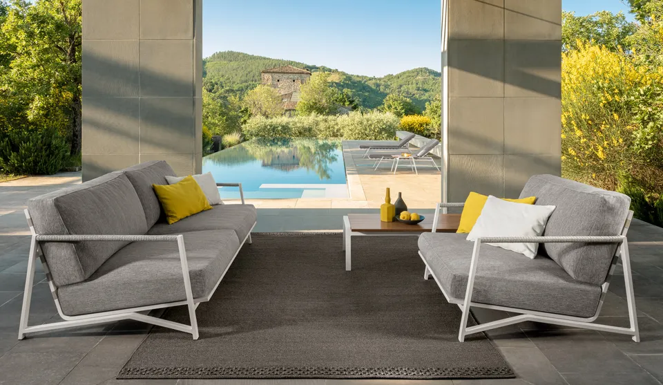 ספה דו־מושבית Cottage Luxury של Talenti, קווים גאומטריים וגימור חבל
