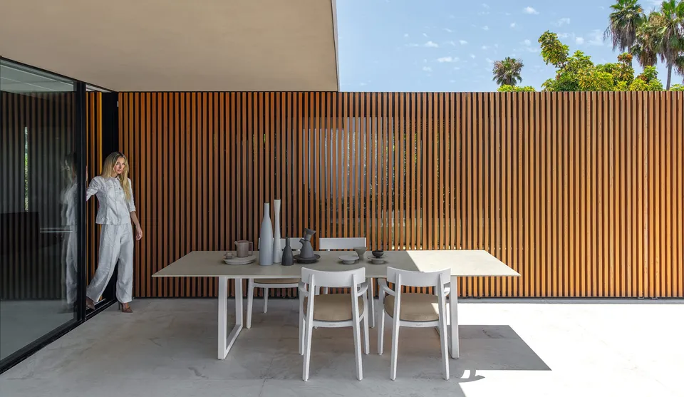 שולחן אוכל ארוך Ever//Alu 300×100 של Talenti