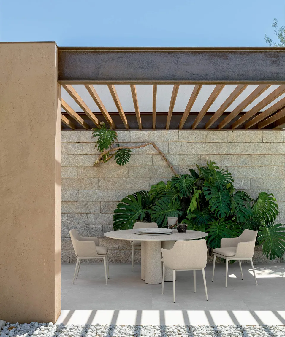 שולחן אוכל עגול מעץ Accoya Salinas Accoya D135 של Talenti — תמונה 3