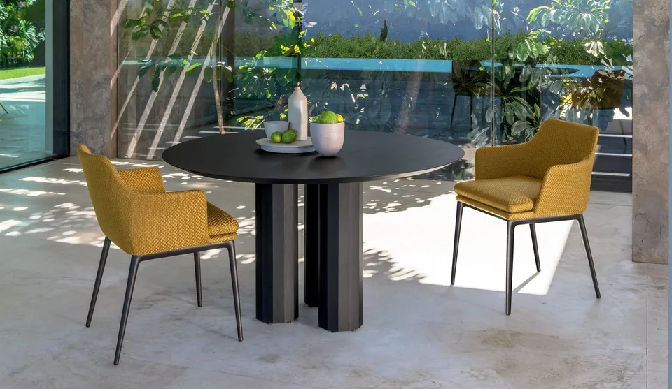 שולחן אוכל עגול Salinas Accoya D135 של Talenti על שלושה עמודים
