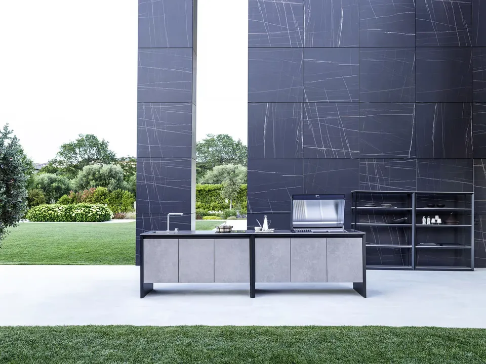 מדף Outdoor Cooking של Varaschin עם מדפי קרמיקה כהים