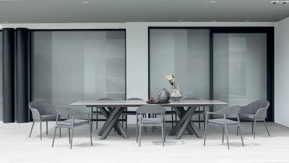 שולחן אוכל גדול System Star Maxi של Varaschin עם רגלי כוכב