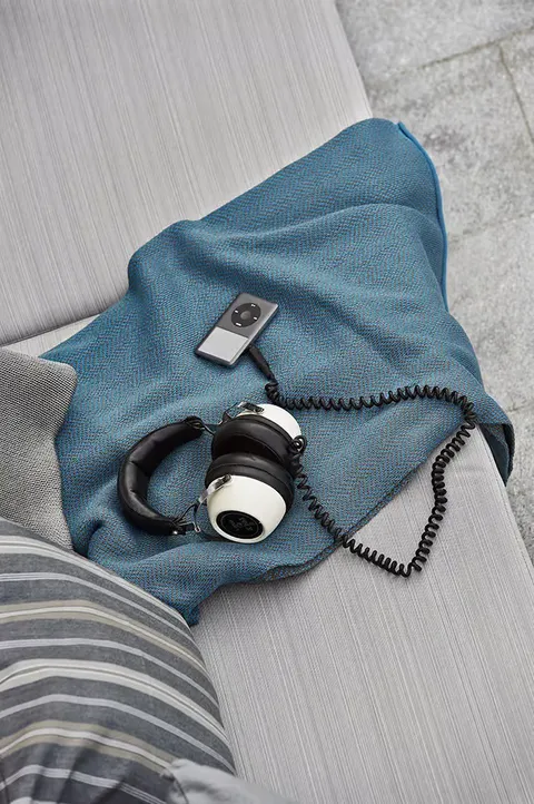 שמיכת חוץ Trama Blanket של Varaschin — תמונה 2